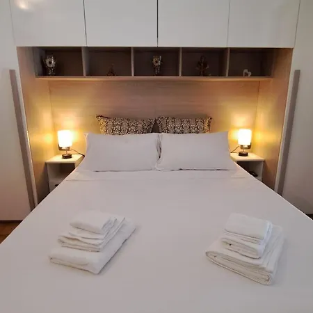 Room2go Bed & Breakfast 3*